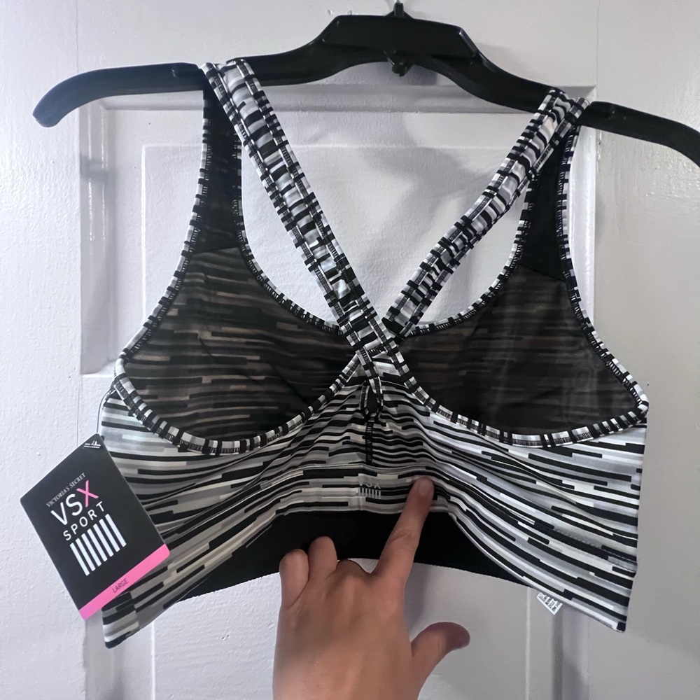 Victoria's Secret Player
Crossback Sport Bra NWT